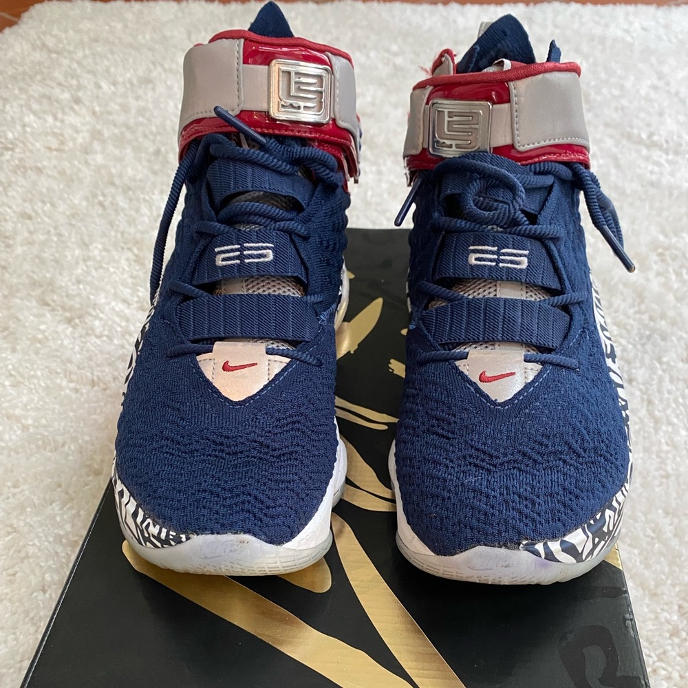 Lebron XVII graffiti size 7 youth